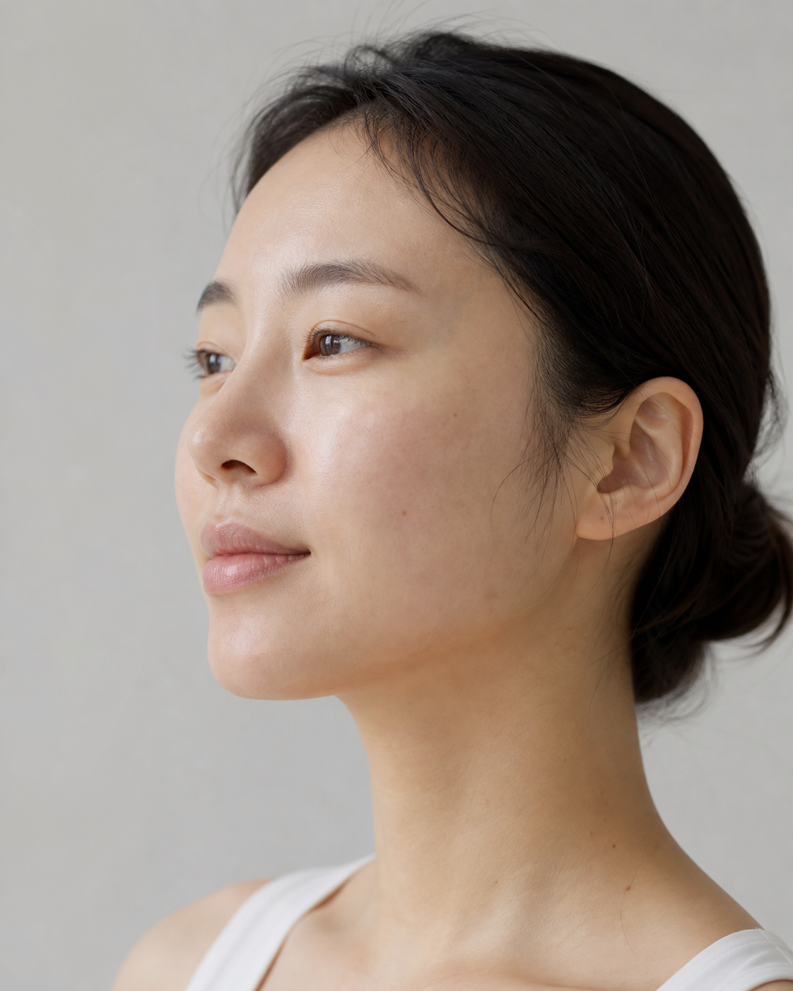 자연스러운 피부 결을 가진 성인 여성